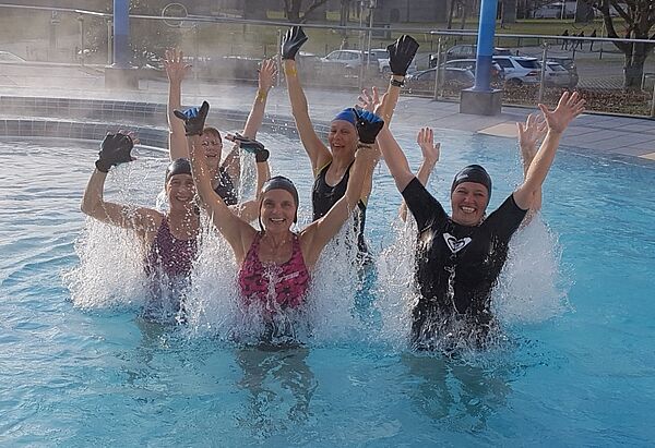 Aquafitness-Kurs im Außenbecken des BaV Bild:Aquafitness-Kurs im Außenbecken des BaV